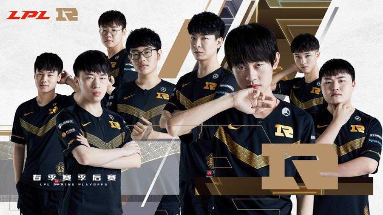 正如莱万所 正如莱万所